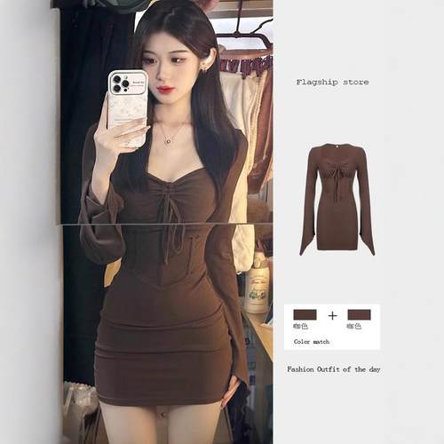 纯欲风包臀方领收腰连衣裙女秋季