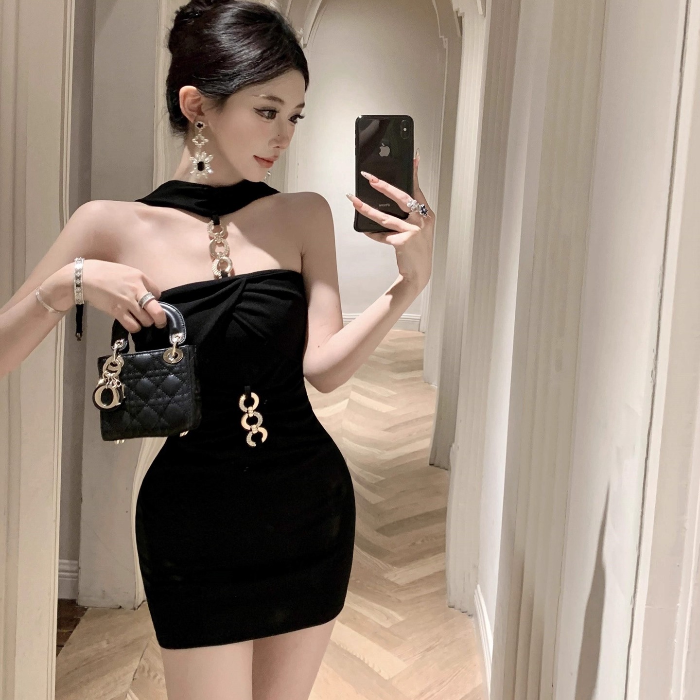 高级性感辣妹黑色挂脖抹胸连衣裙