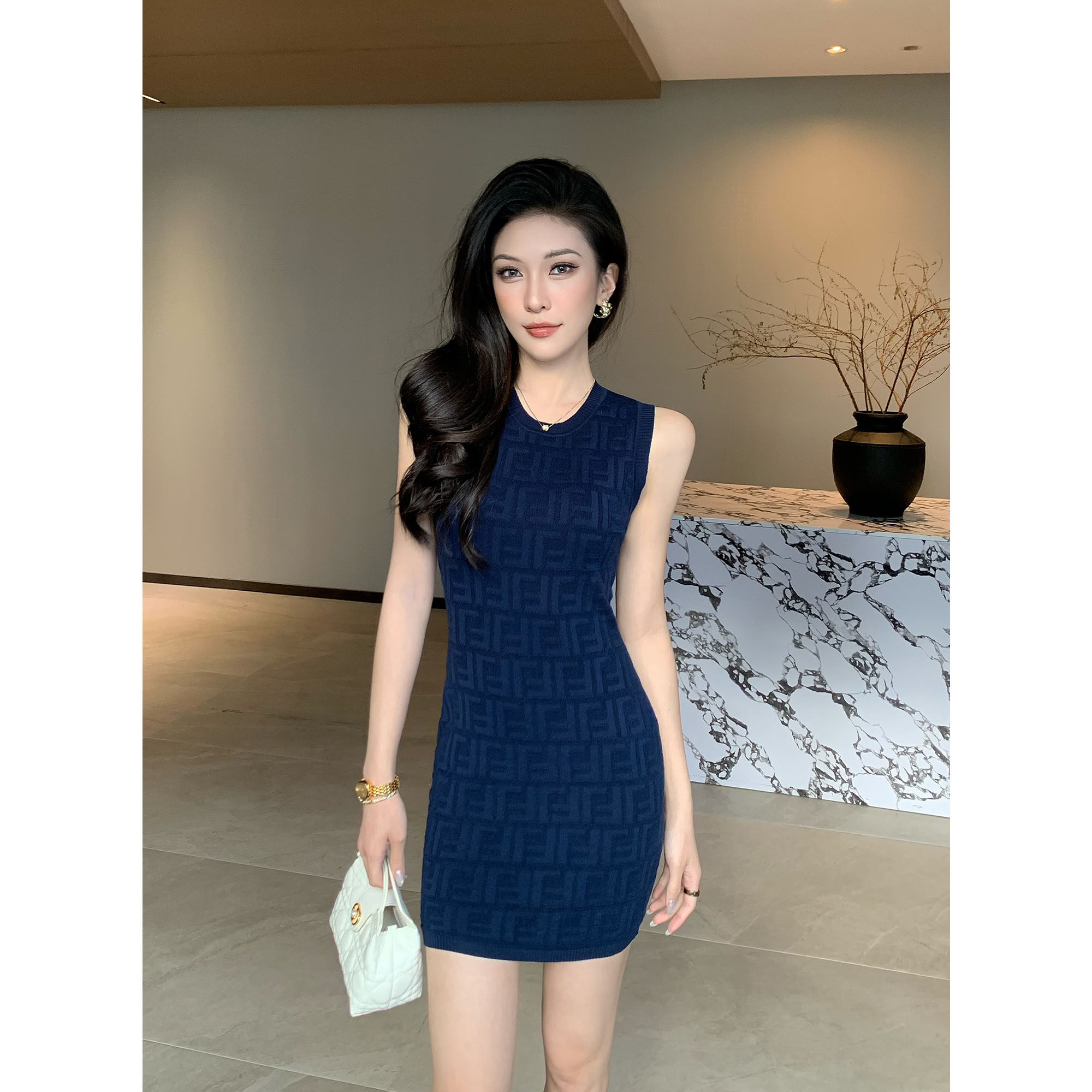 JIJINQI夏季圆领无袖露肩连衣裙包臀显瘦气质高级感百搭纯欲长裙