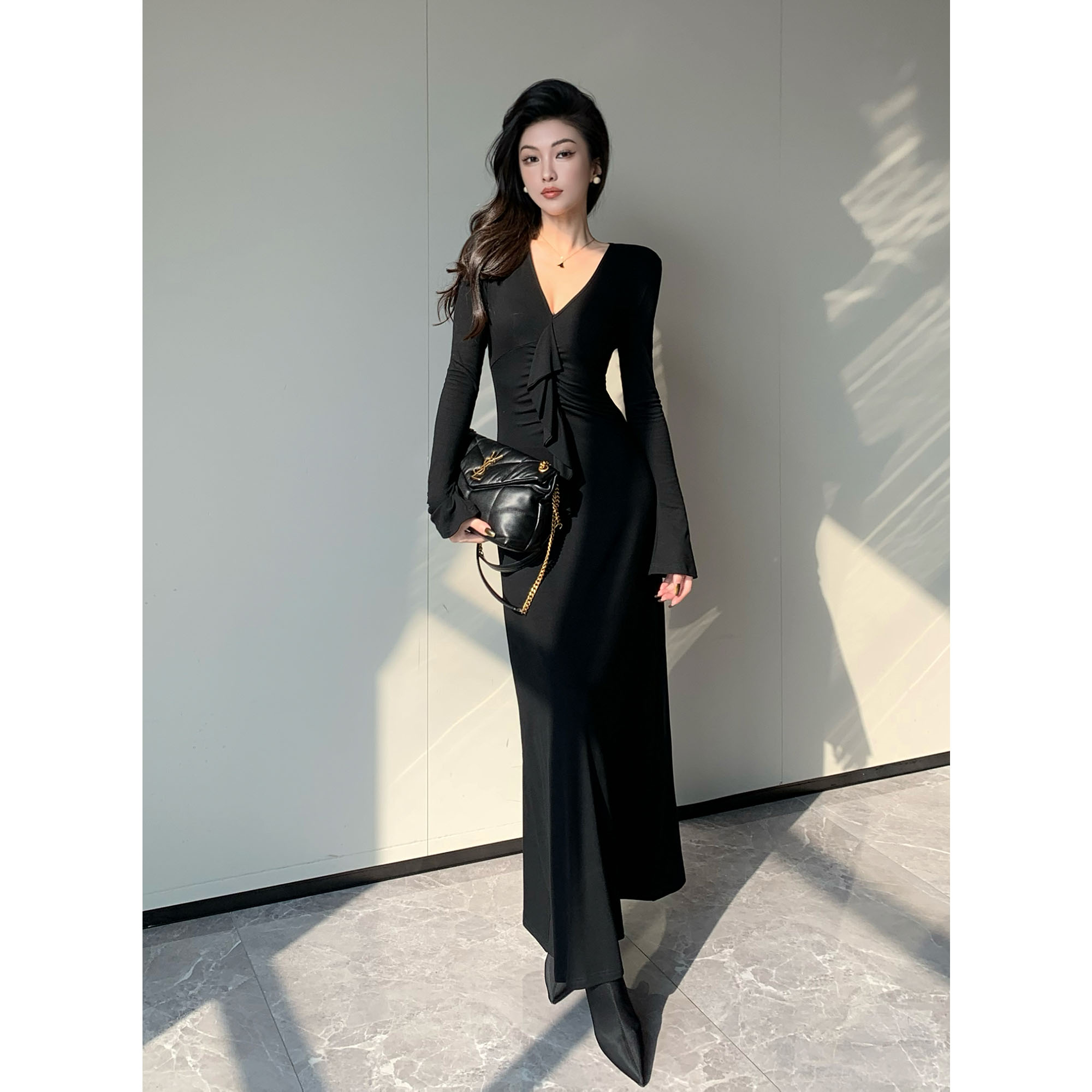 初秋时髦小众高级感设计感连衣裙