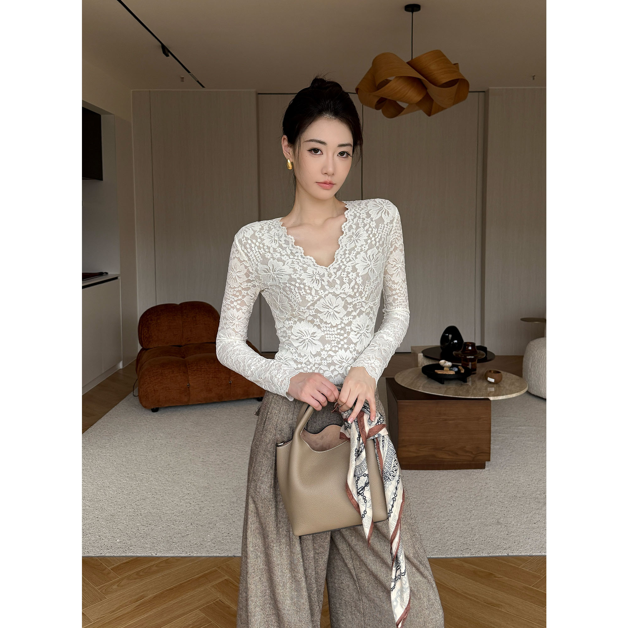 纪金其秋季长袖蕾丝上衣女v领