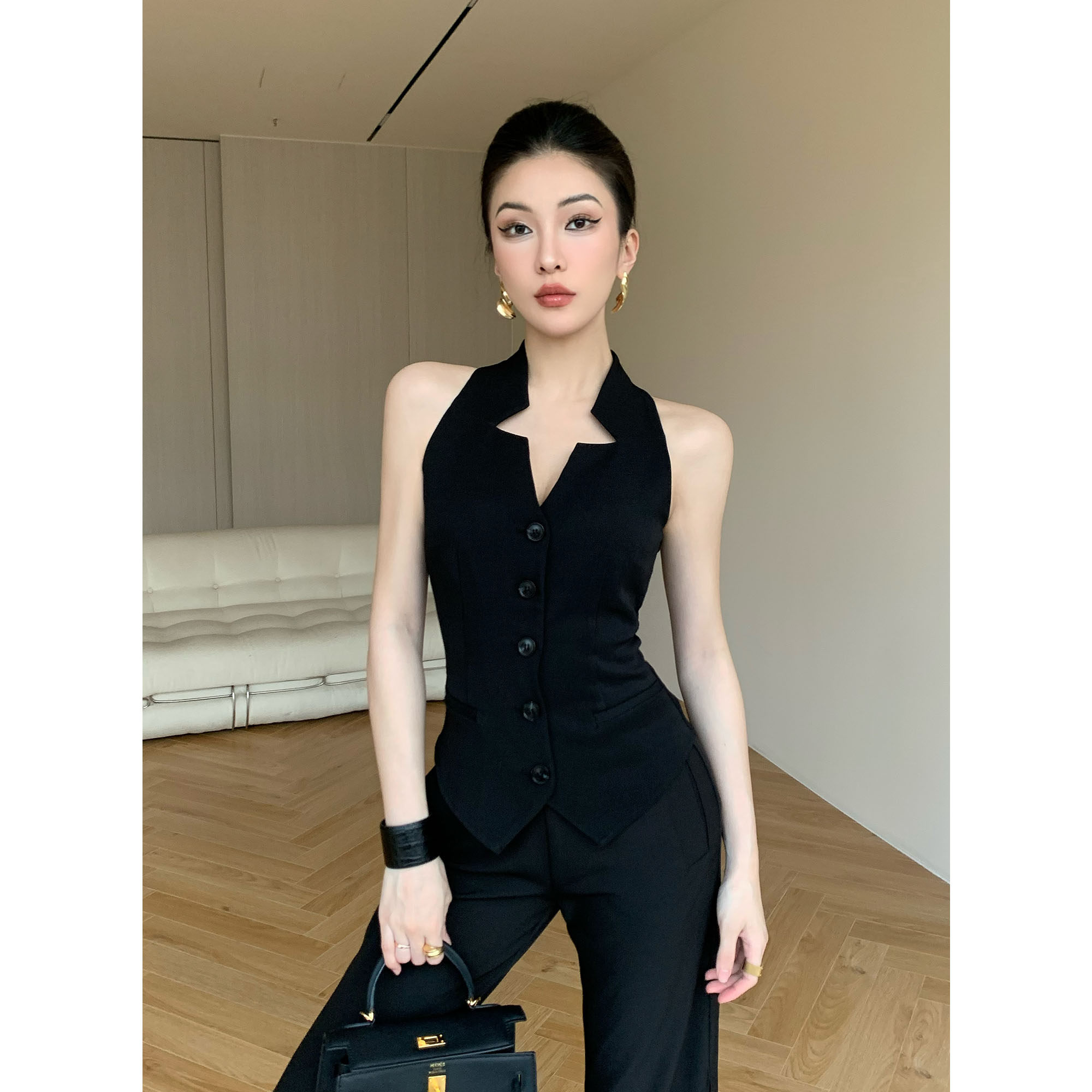JIJINQI夏显瘦设计感上衣露肩洋气百搭无袖马甲女休闲时尚黑马夹