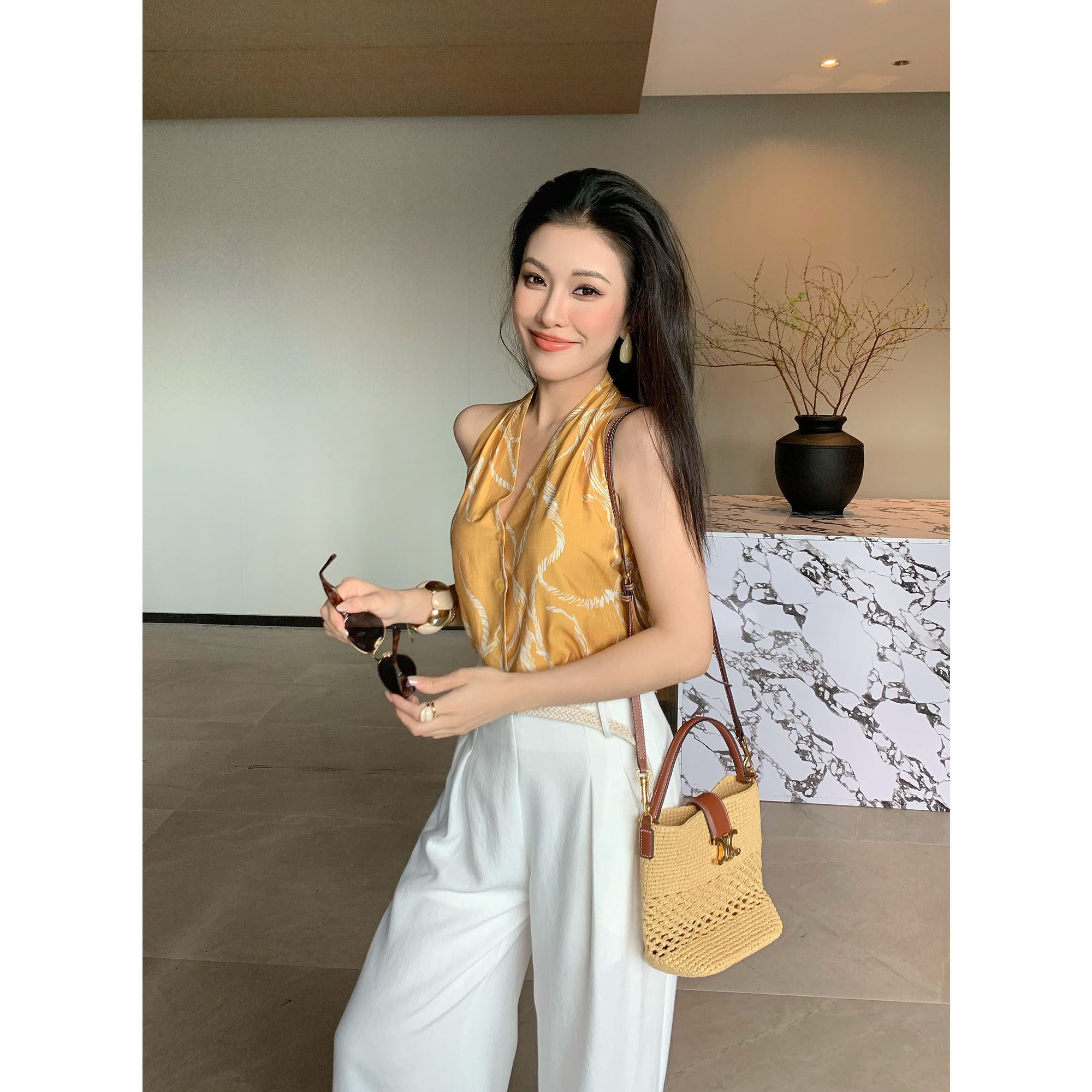 JIJINQI夏季v领无袖挂脖上衣图片