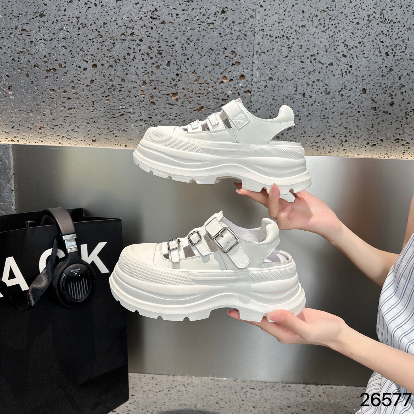 真皮镂空凉鞋女2026夏款韩版厚底松糕搭扣罗马凉鞋包头休闲凉鞋潮