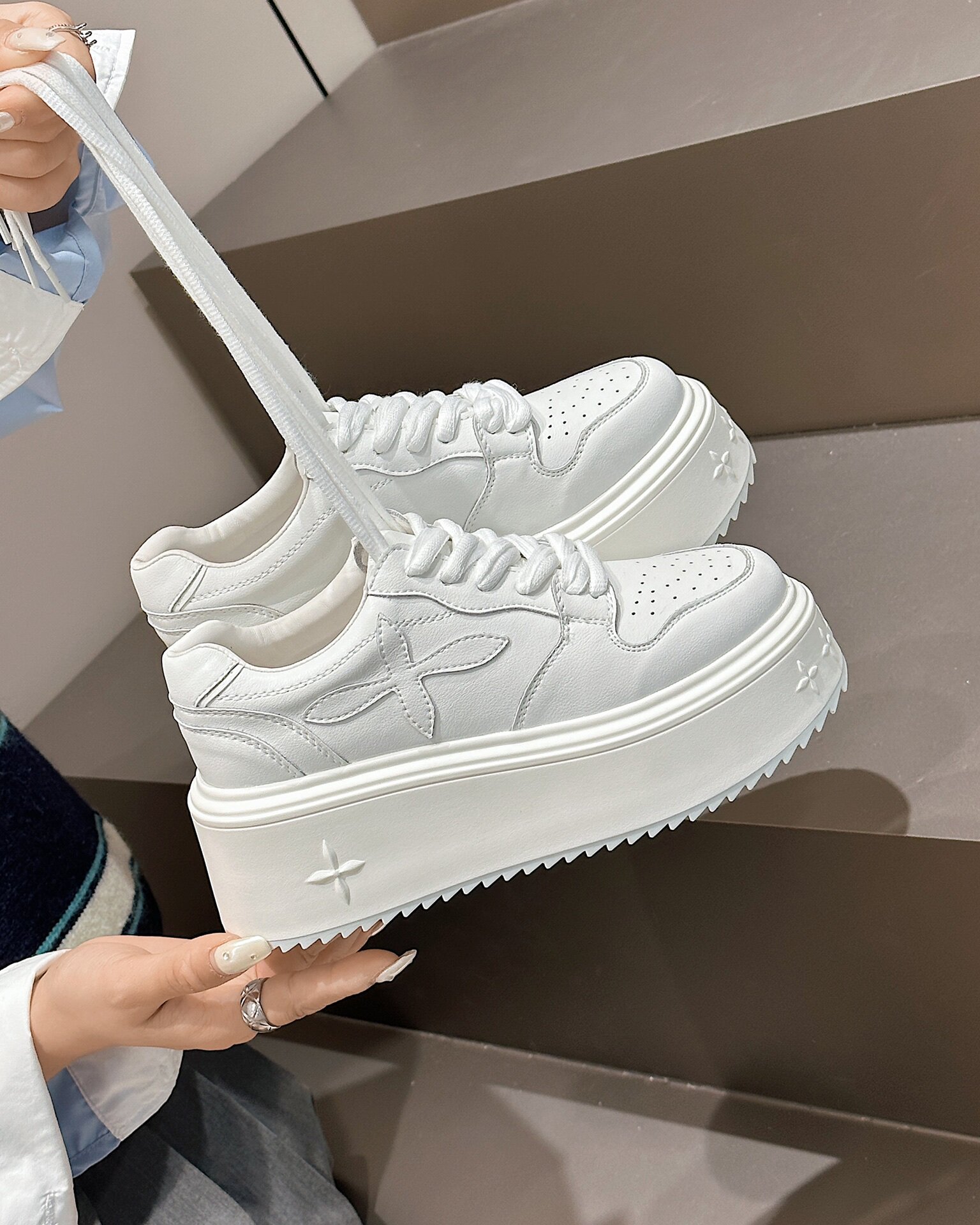 时尚厚底真皮小白鞋女2026春款韩版百搭系带增高休闲运动鞋板鞋潮