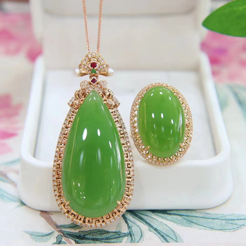 重金豪镶和田玉标色苹果绿吊坠戒指套装精品收藏超大蛋面套装