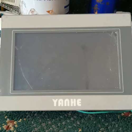 议价YANHE触摸屏，2070D，成色如图，屏己经冰裂，通电见视询价