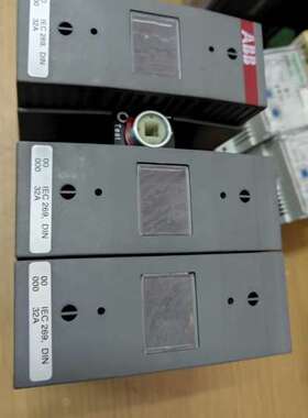 议价库存隔离开关熔断器组，型号OS32D12，32A，询价