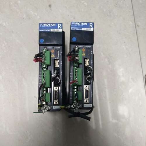 议价伺服驱动器 RS1L03AE0，件，两台，实物拍摄询价