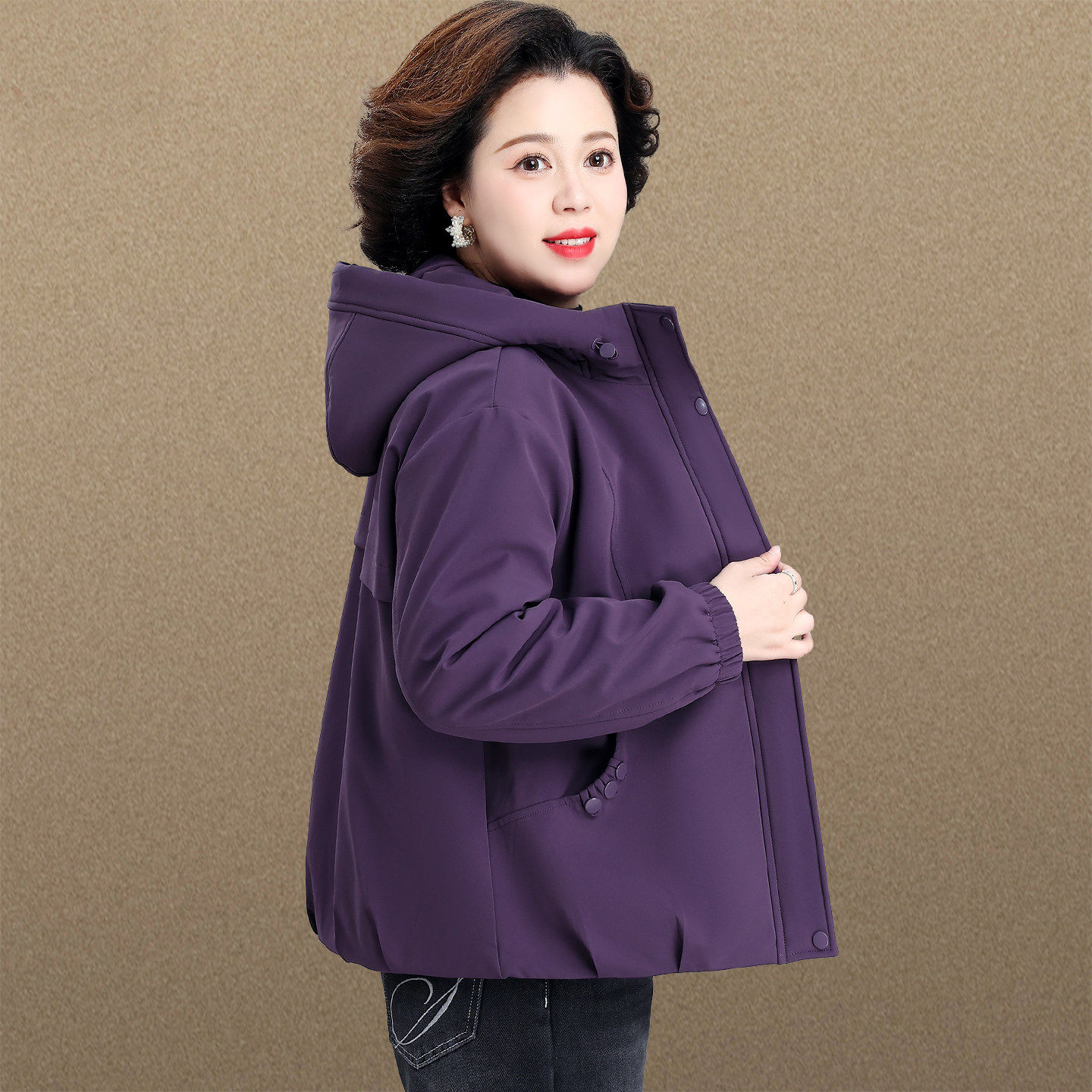 50多岁妈妈冬装外套中老年人女秋冬短款加绒加厚棉衣夹克奶奶上衣