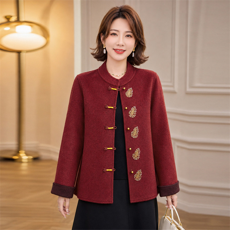 2026新中式国风妈妈装毛呢外套洋气盘扣刺绣中老年女装气质上衣
