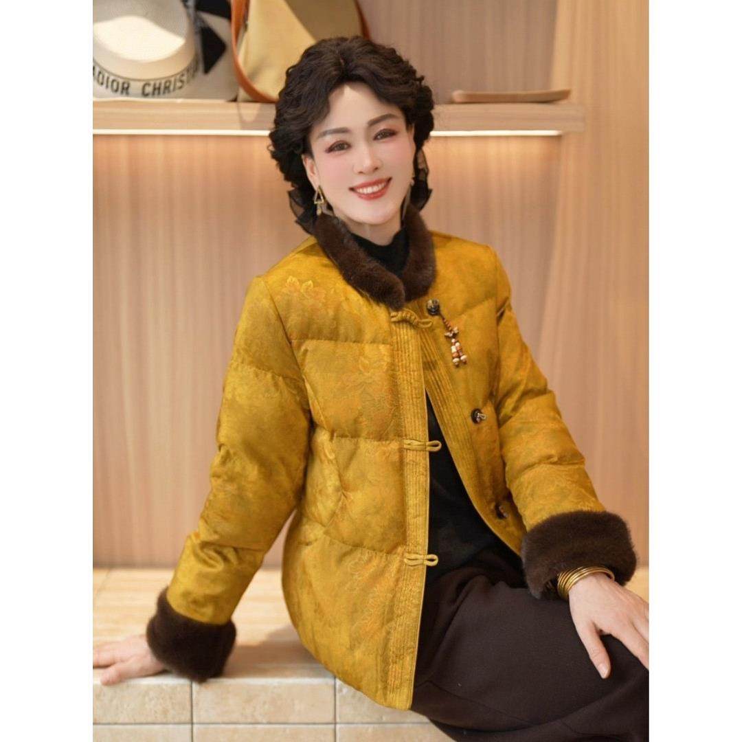 2025新款妈妈装气质冬装白鸭绒羽绒服年货中年女装保暖冬季外套