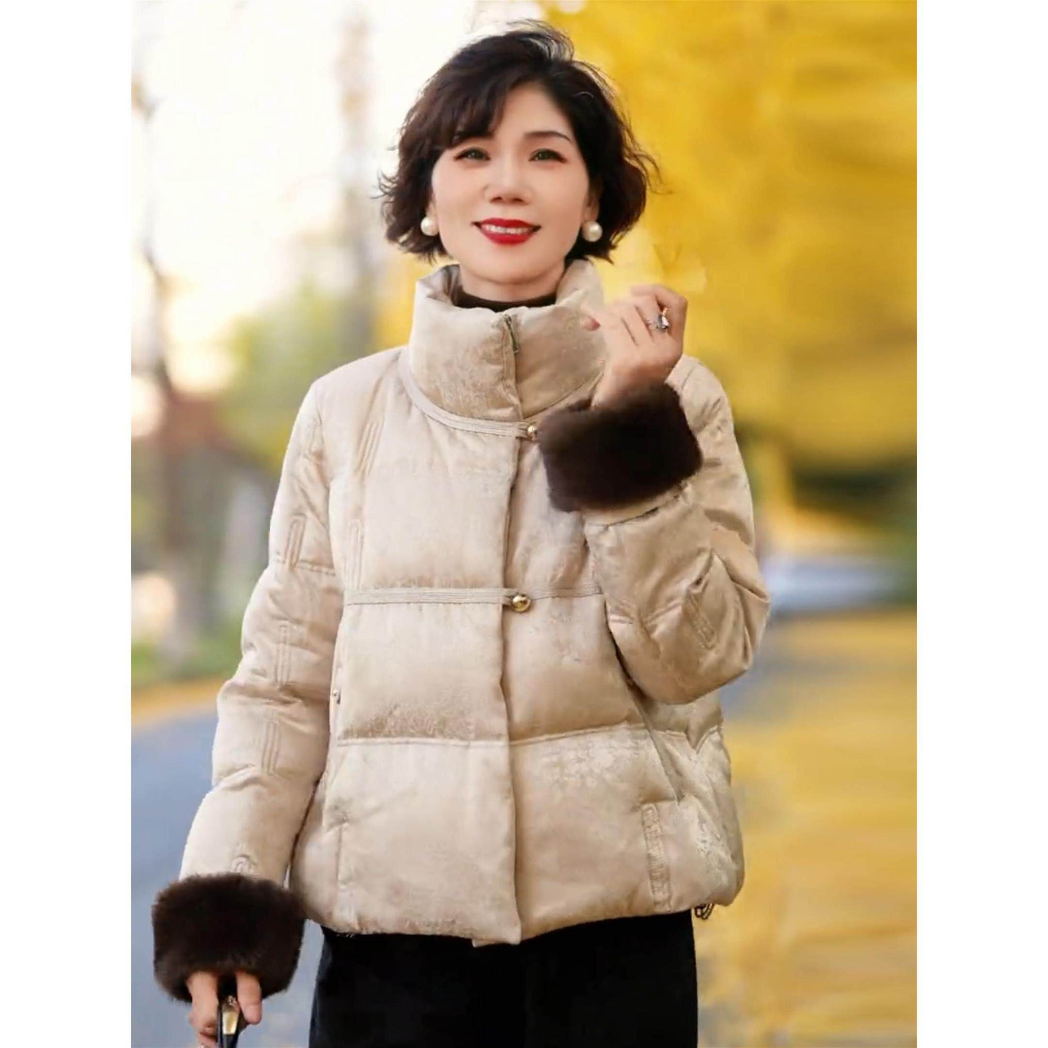 年轻妈妈秋冬高档羽绒服2025新款洋气中老年女装90白鸭绒外套冬装