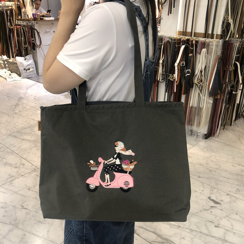 骑车刺绣女孩单肩手提包韩国wing上宽40cm下宽45cm高31cm底宽12cm