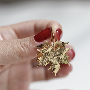 桃之秋日絮语质感金属通勤百搭枫叶银杏叶耳环简约新款秋冬耳环女