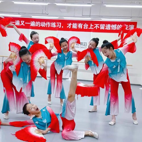 花儿对我笑舞蹈服秧歌服新款扇子舞演出服古典舞表演服山西小花戏