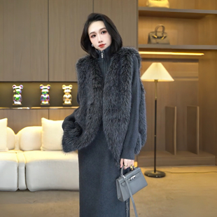 李思桐时尚马甲女款2025新款背心外搭秋冬仿草草毛毛坎肩马夹7387