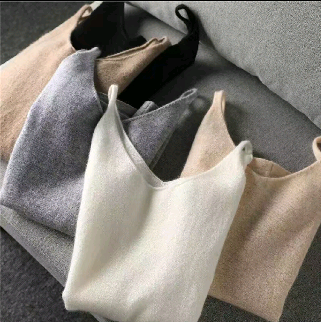 春秋吊带背心100%纯羊毛女修身V领米色针织打底黑色内搭外穿西装