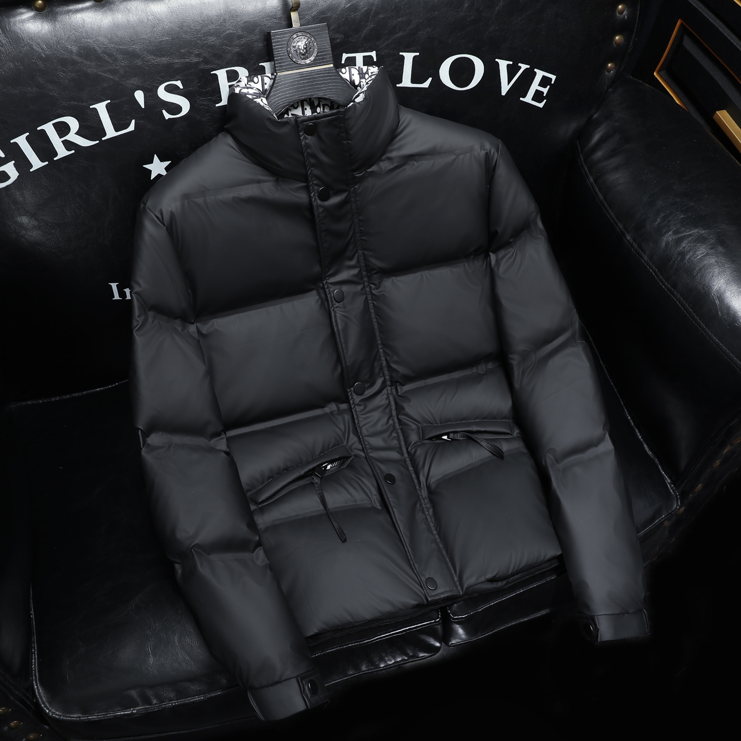 2025秋冬装90%绒立领羽绒服男钱塘6006-5110-P330沙发图，男装羽绒服，钱塘6006(原3029)