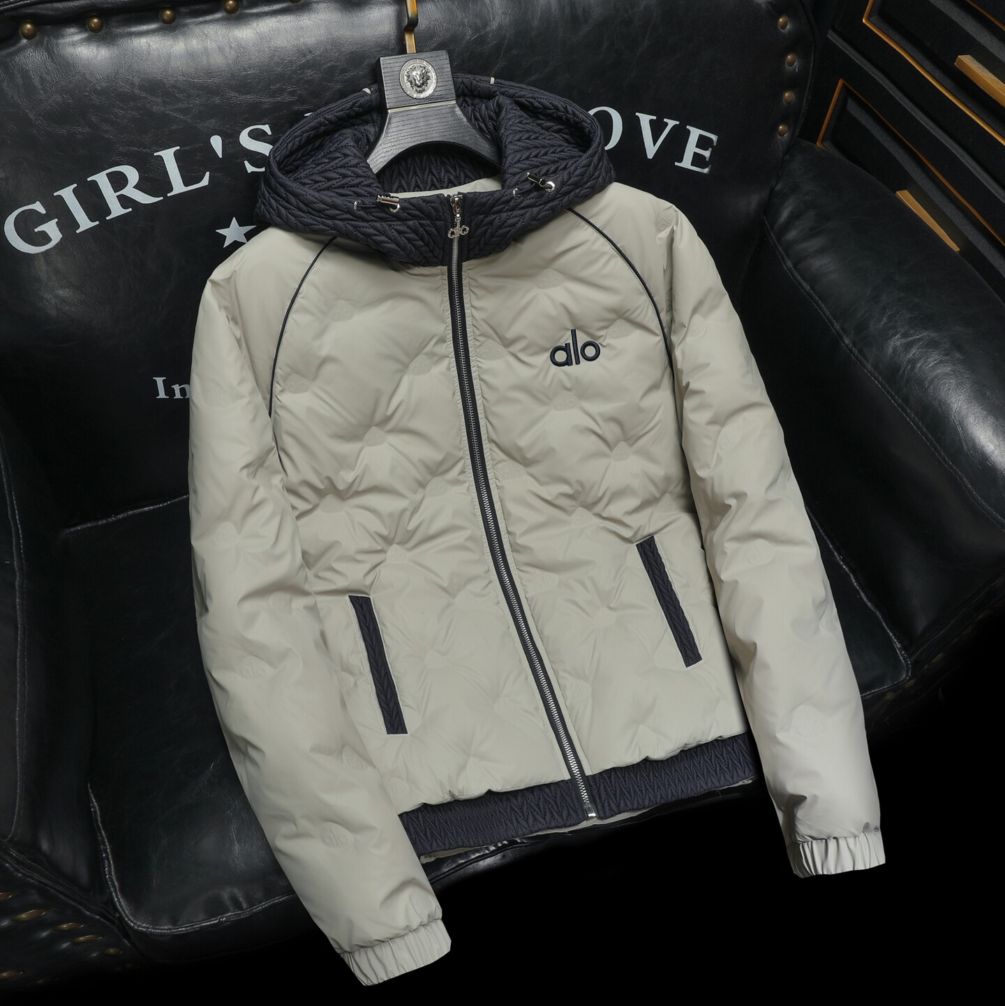 2025秋冬装90%绒连帽麦穗羽绒服男钱塘6006-5122-P330沙发图,男装羽绒服,钱塘6006(原3029)