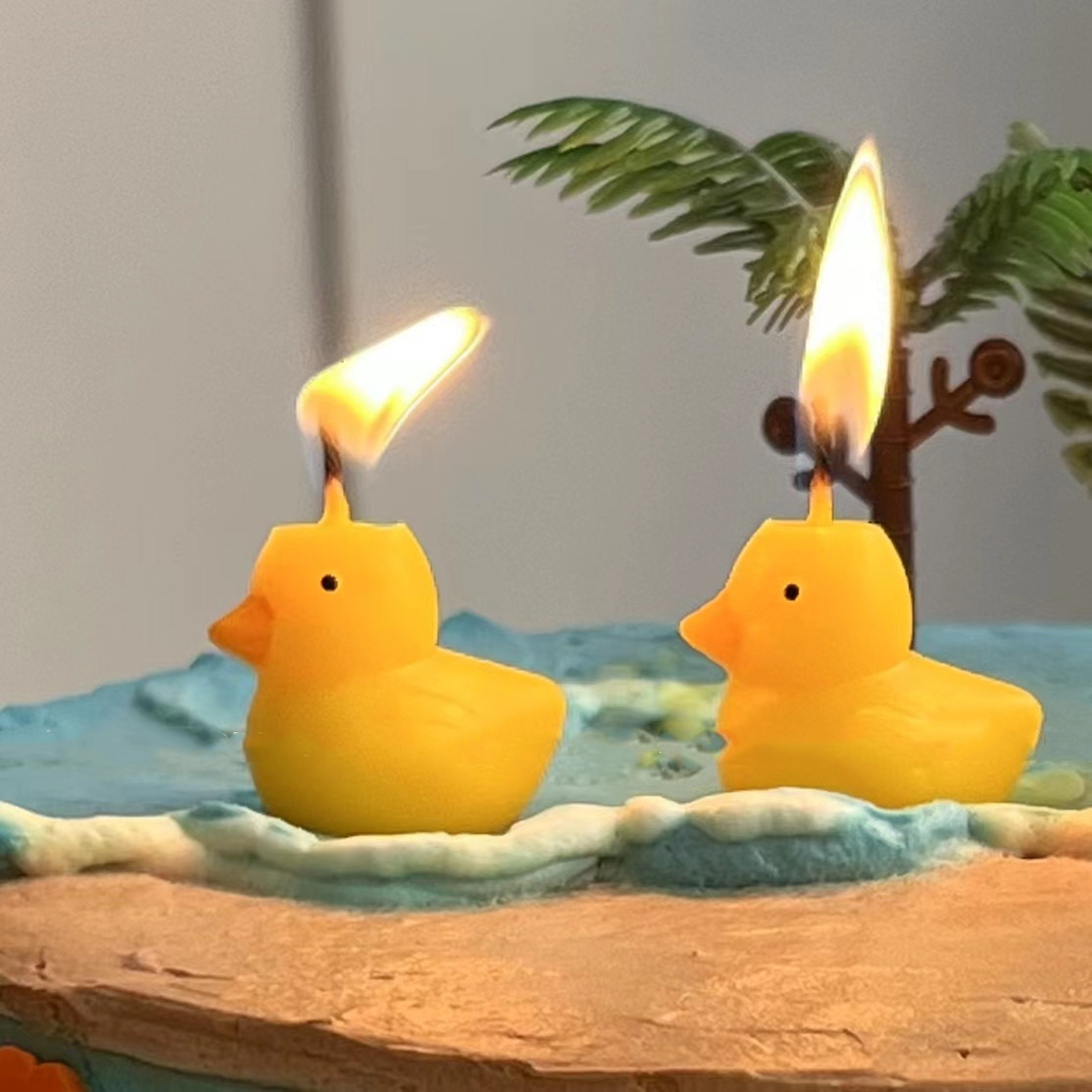 生日蛋糕装饰小黄鸭蜡烛插件