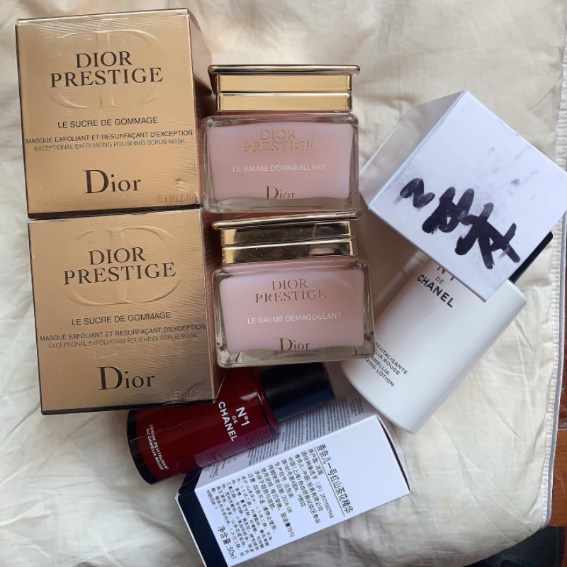 简装杂货单品精华爽肤水卸妆磨砂膏集合