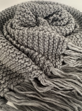 灰色平纹针织围巾毛线时尚小众简约百搭纯色流苏粗绒线