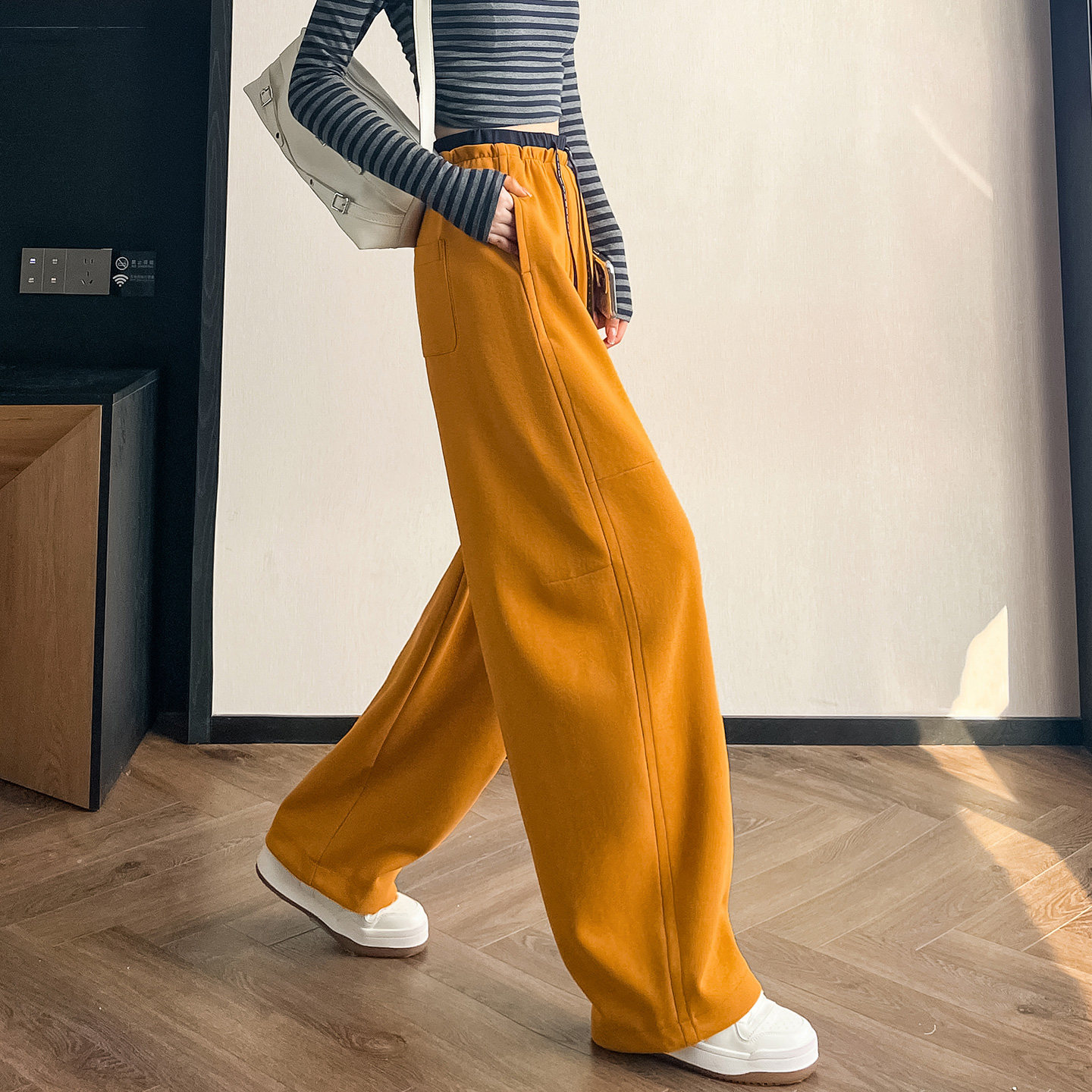 2026新款高腰超火弯刀阔腿裤女宽松显瘦香蕉裤休闲直筒运动镰刀裤,女装/女士精品,休闲裤,淘宝优惠券,粉丝福利购,淘宝优惠卷