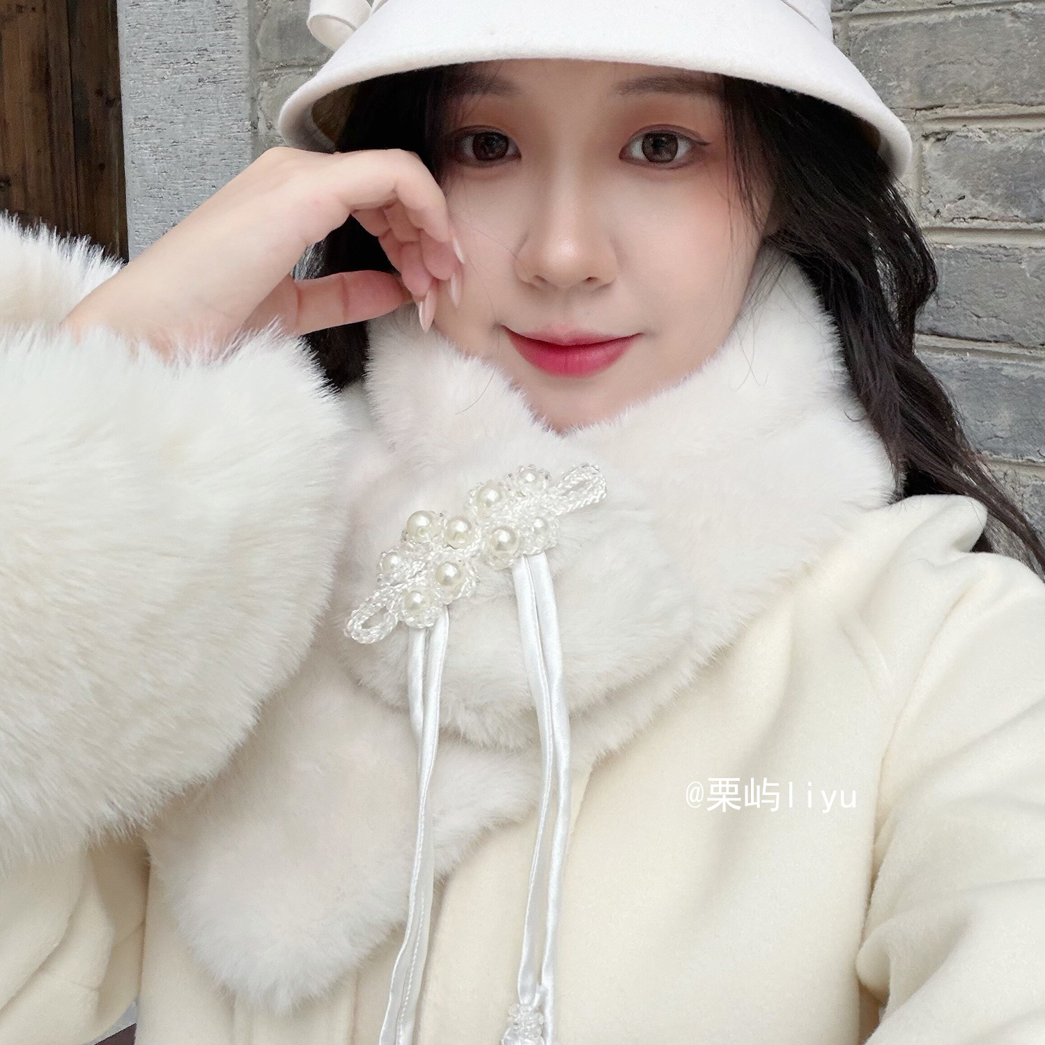 新中式白色仿皮草围巾女冬季珍珠装饰毛绒保暖护颈毛毛围脖高级感