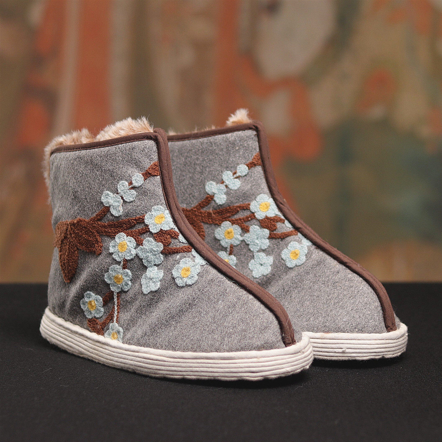 2025新款老北京布鞋女秋冬季加绒保暖棉靴国风绣花手工千层底短靴