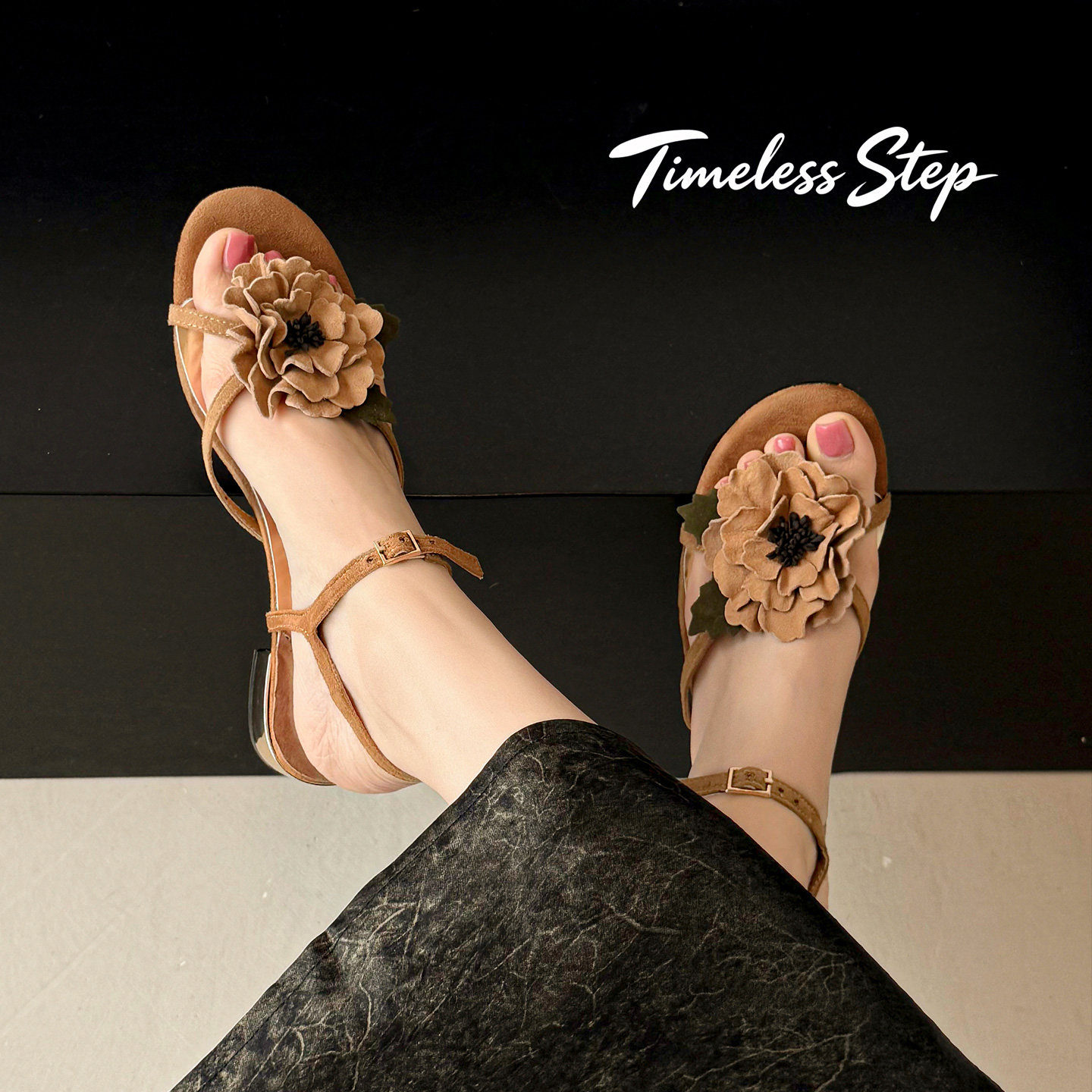 甜美法式花朵一字细带中跟凉鞋