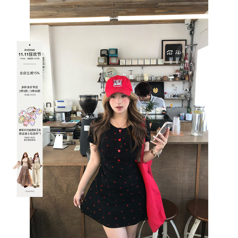 安妮不火恋语织物俏皮感桃心印花连衣裙女微胖大码收腰可爱小裙子
