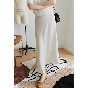 三良晨晨 毛衣伴侣 温柔香槟光泽感缎面鱼尾裙春秋高腰气质半身裙