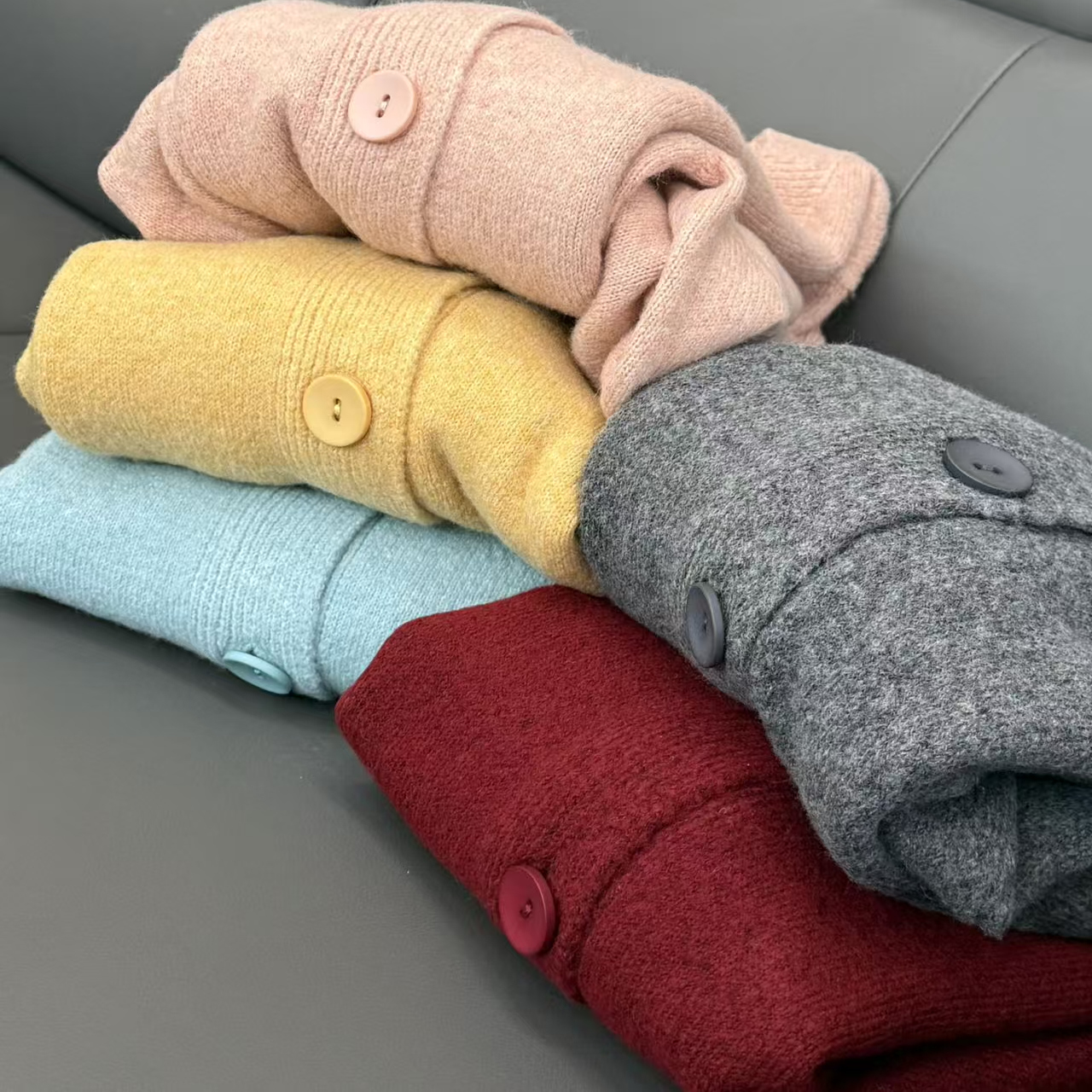 2320#【秋日图画本】多巴胺韩系显瘦圆领开衫毛衣