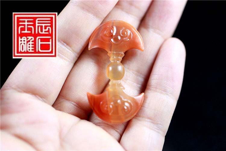 苏工名家金刚杵原矿冰飘巧雕南红颈饰