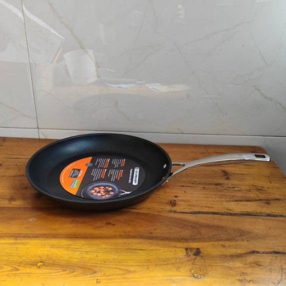 法酷L牌 30cm 无油烟不粘平底锅 仿铸铝煎锅