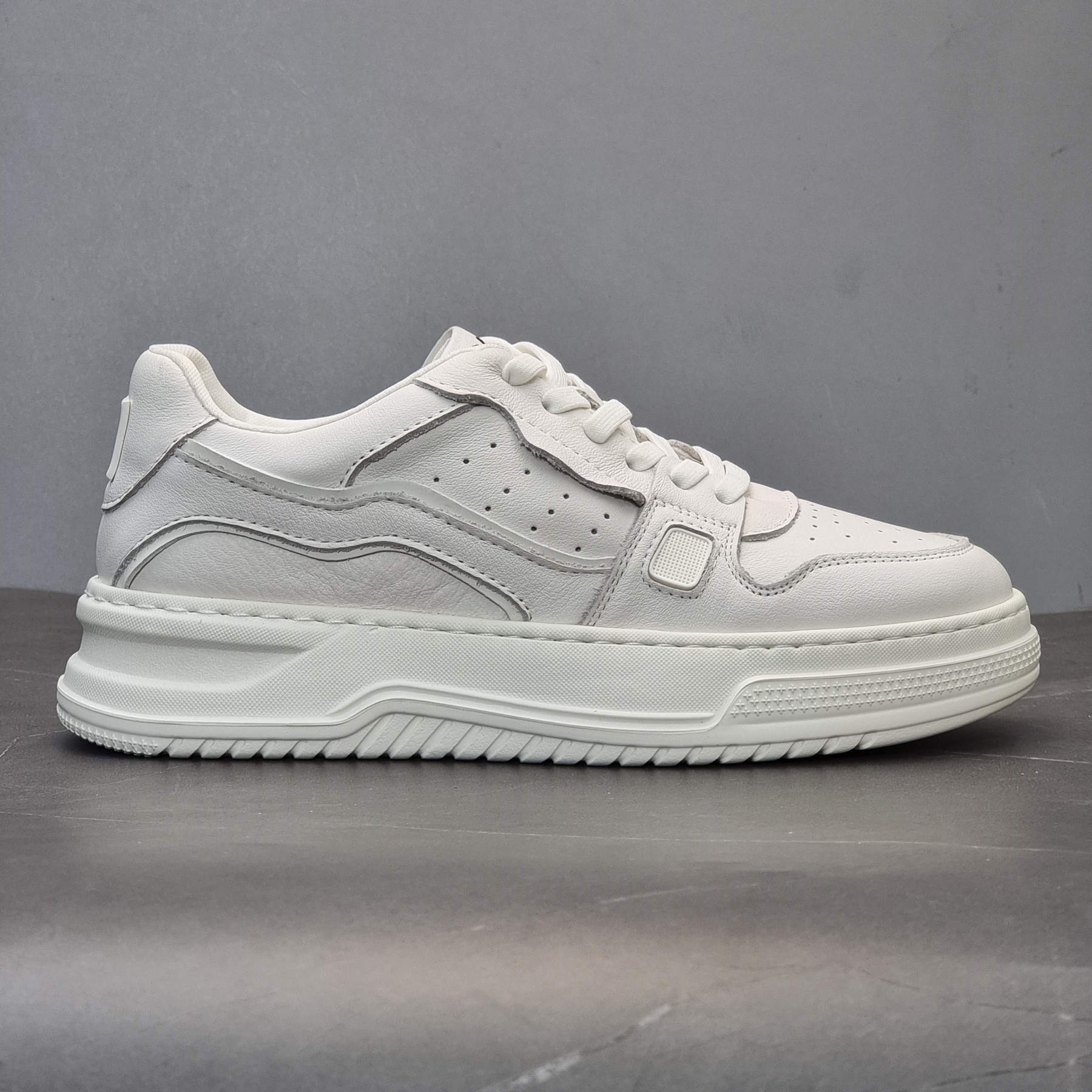 外贸出口捡漏真皮男鞋清仓特价纯牛皮打孔小白鞋透气百搭休闲板鞋