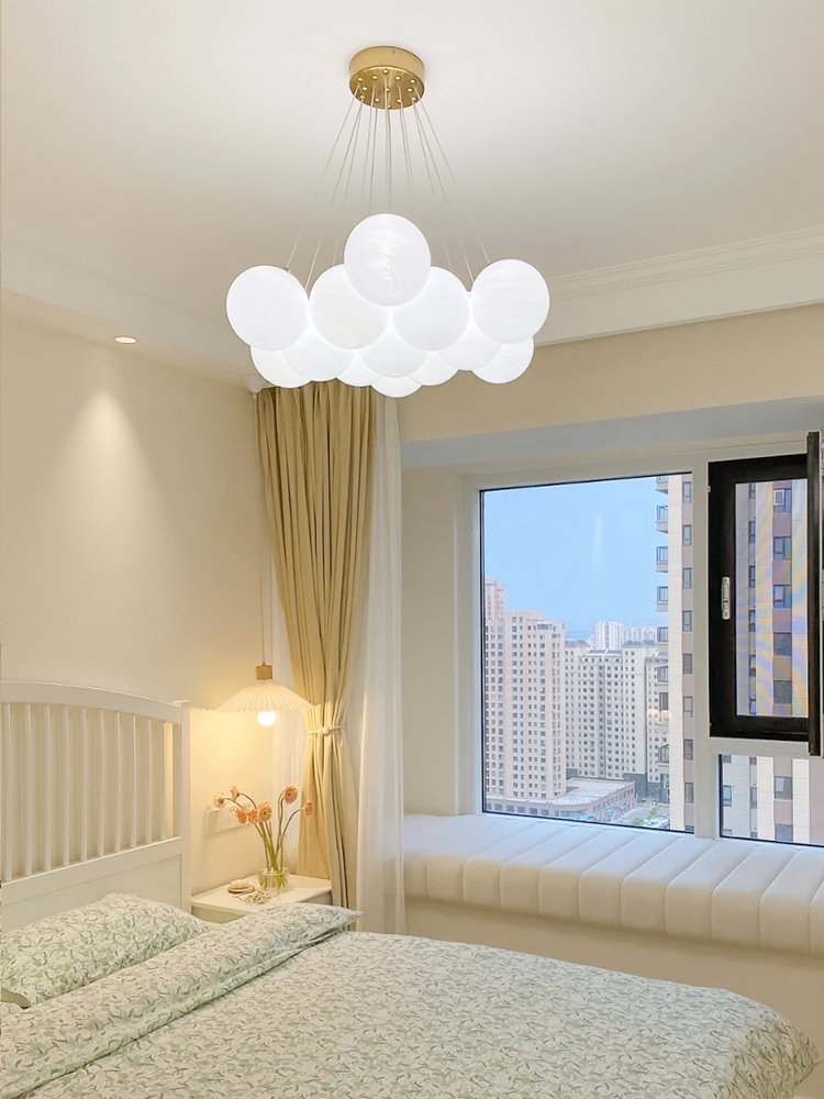 网红卧室灯吊灯主卧室月亮泡泡灯现代极简主义客厅餐厅书房北欧创