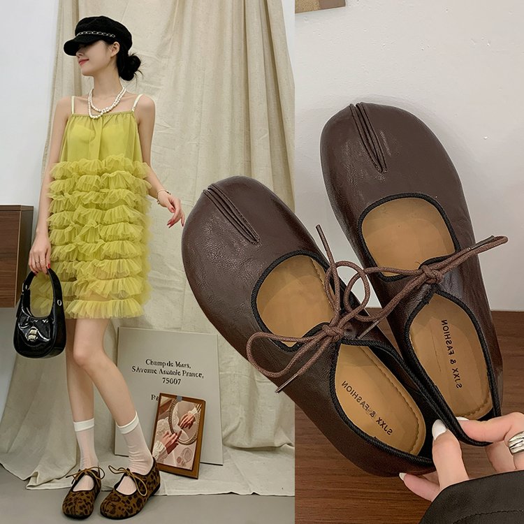 复古假分趾鞋女2026新款平底小皮鞋浅口玛丽珍鞋单鞋芭蕾系带女鞋