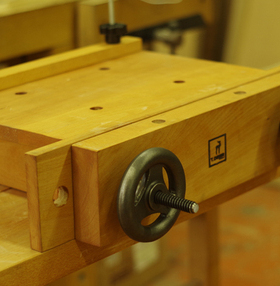 木工工具 工作台 MOXON桌上型双轮台钳操作台 WB4316 小鹿 堤旁树