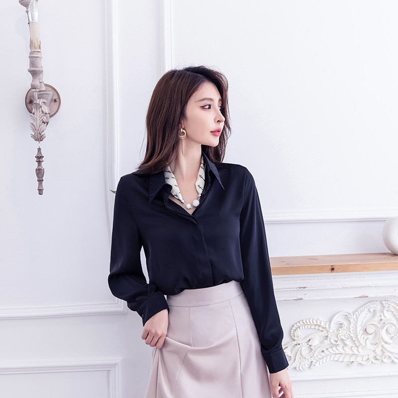 高级感缎面衬衫2022秋装款设计感小众长袖V领女衬衣雪纺衫配项链