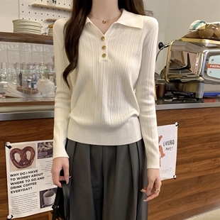 通勤风Polo翻领纽扣针织上衣女2026春季新款正肩坑条长袖打底毛衣