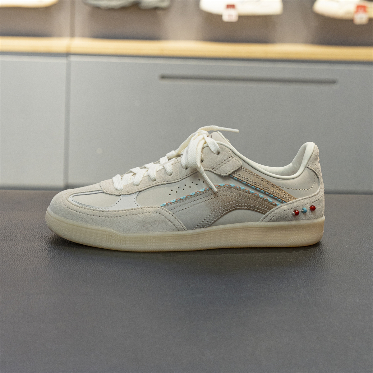 李宁特殊版经典休闲鞋板鞋