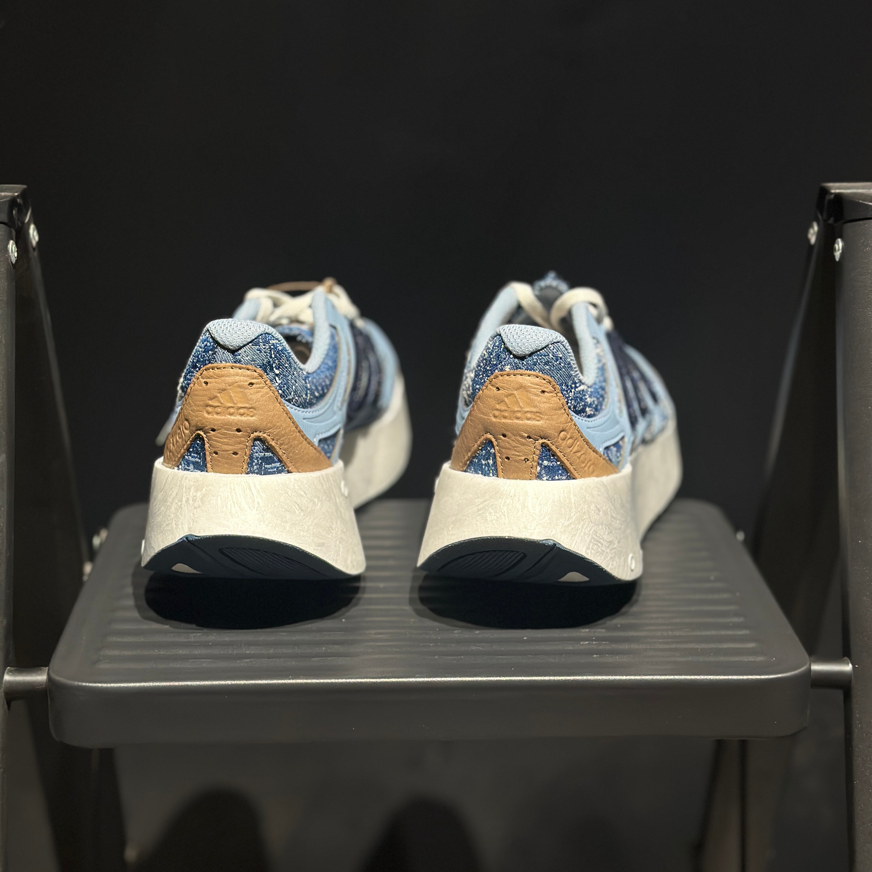 【坏蛋】adidas/阿迪达斯男舒适夏厚底缓震跑步运动鞋JP9186