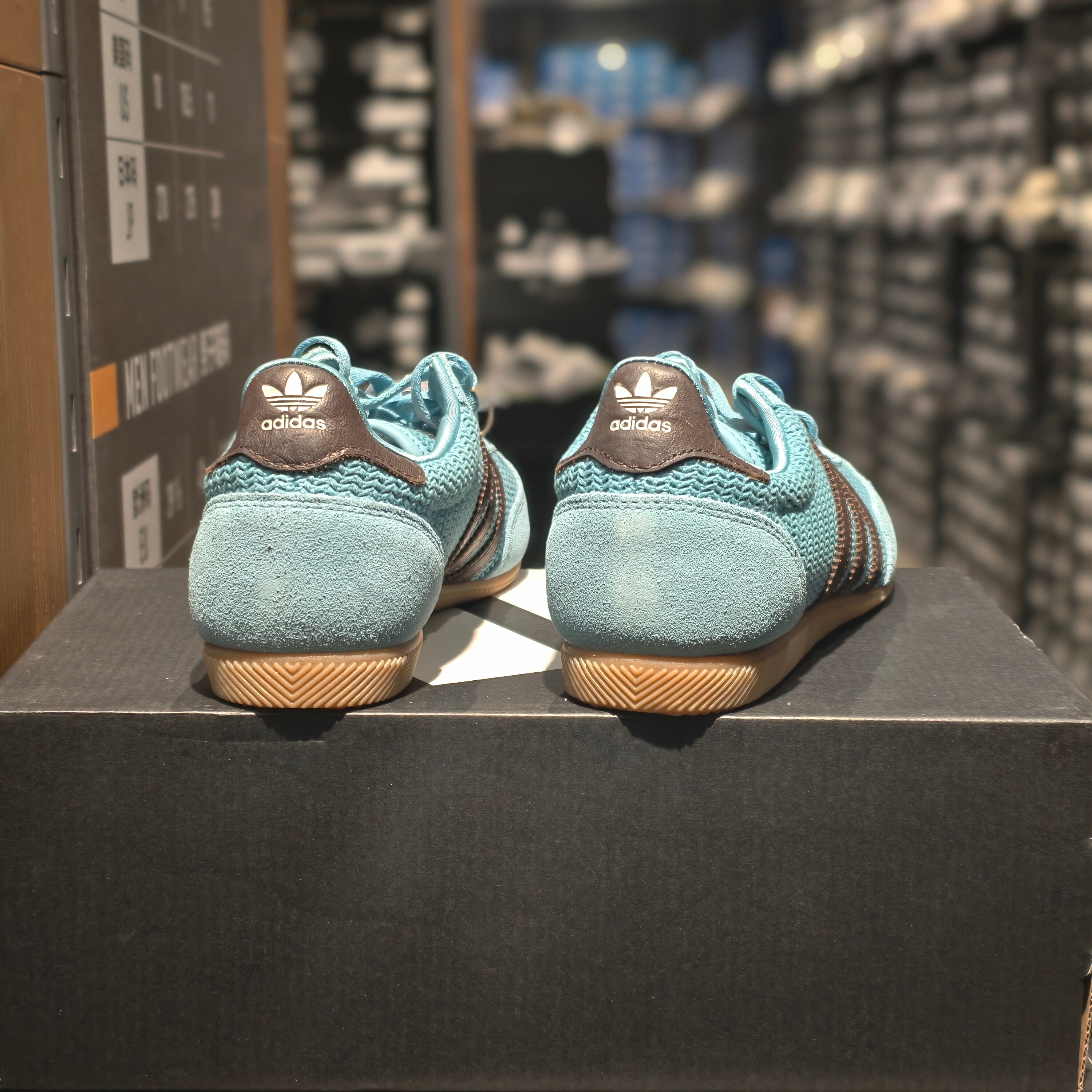 【坏蛋】adidas/阿迪达斯女子轻便网面薄底经典休闲运动鞋JR7160
