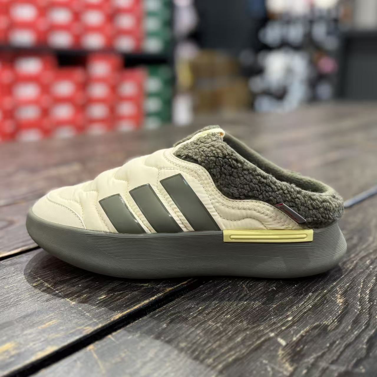 阿迪达斯男女运动休闲鞋