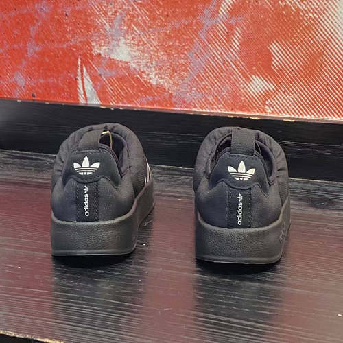 阿迪达斯时尚运动休闲鞋系带