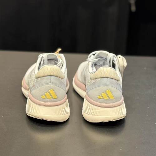 阿迪达斯女鞋缓震透气运动跑步鞋