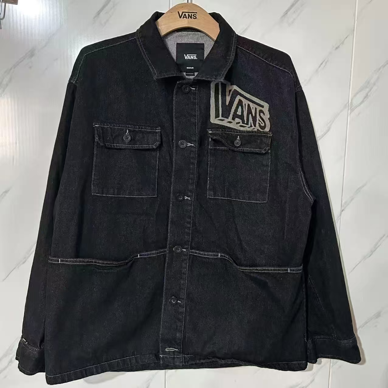 VANS春秋季深灰字母百搭舒适情侣款休闲翻领牛仔外套VN000W54Q47,运动服/休闲服装,运动T恤,淘宝优惠券,粉丝福利购,淘宝优惠卷