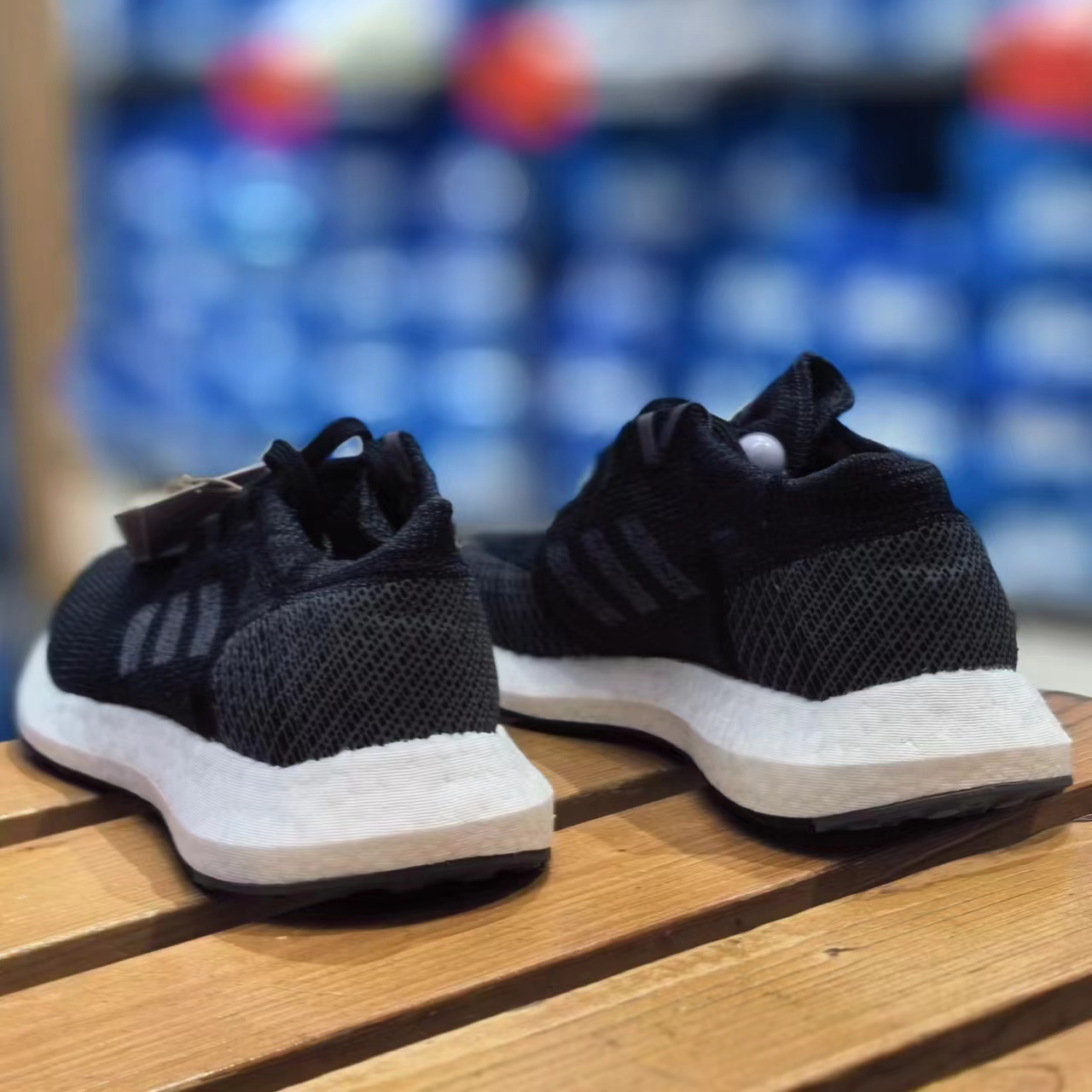 舒适跑步鞋阿迪达斯系带男女